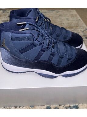 Jordan Women's Navy Blue and White High-Top Sneakers